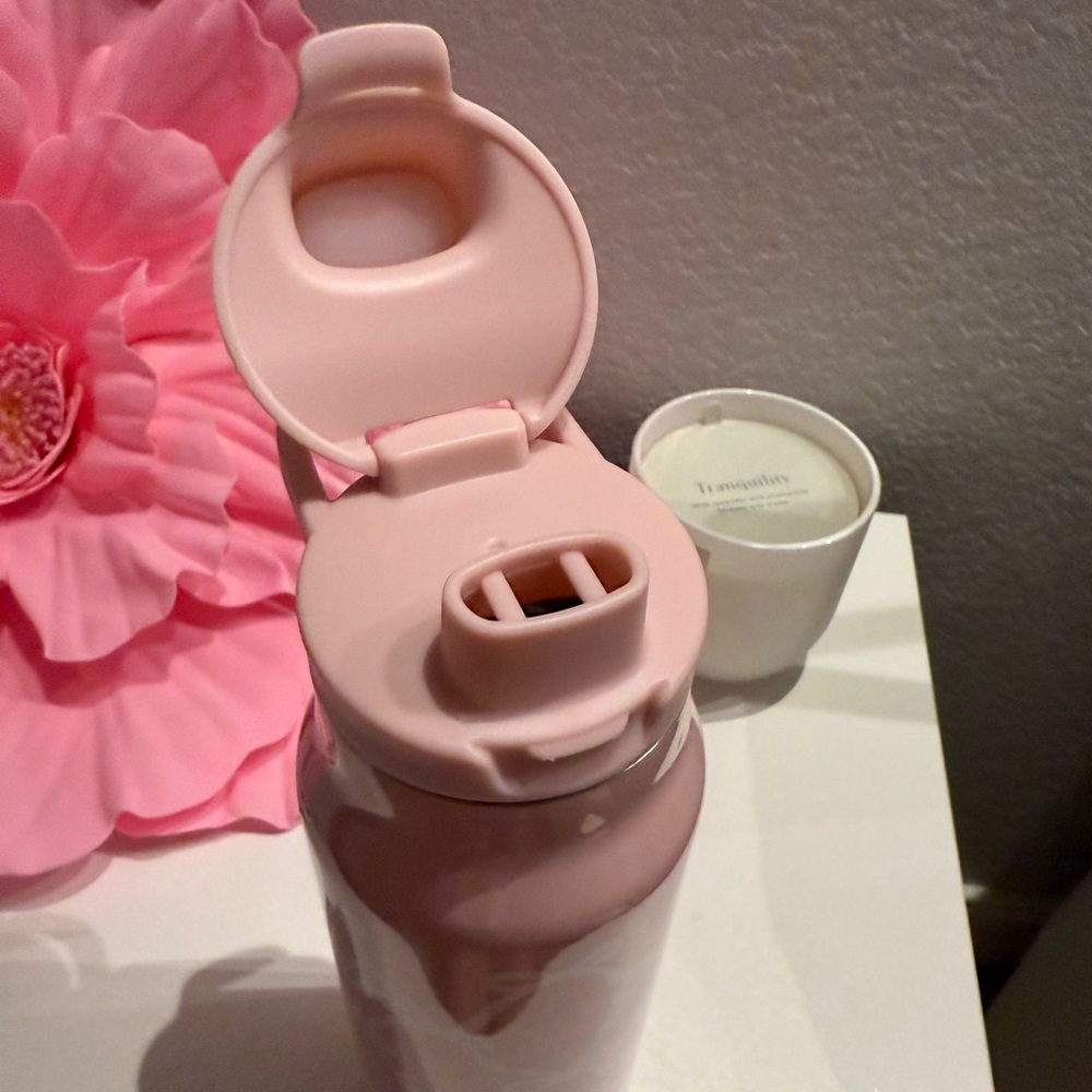 zak! Barbie Pink 24oz. Water Bottle with White Bow Accents - Picture 6 of 9